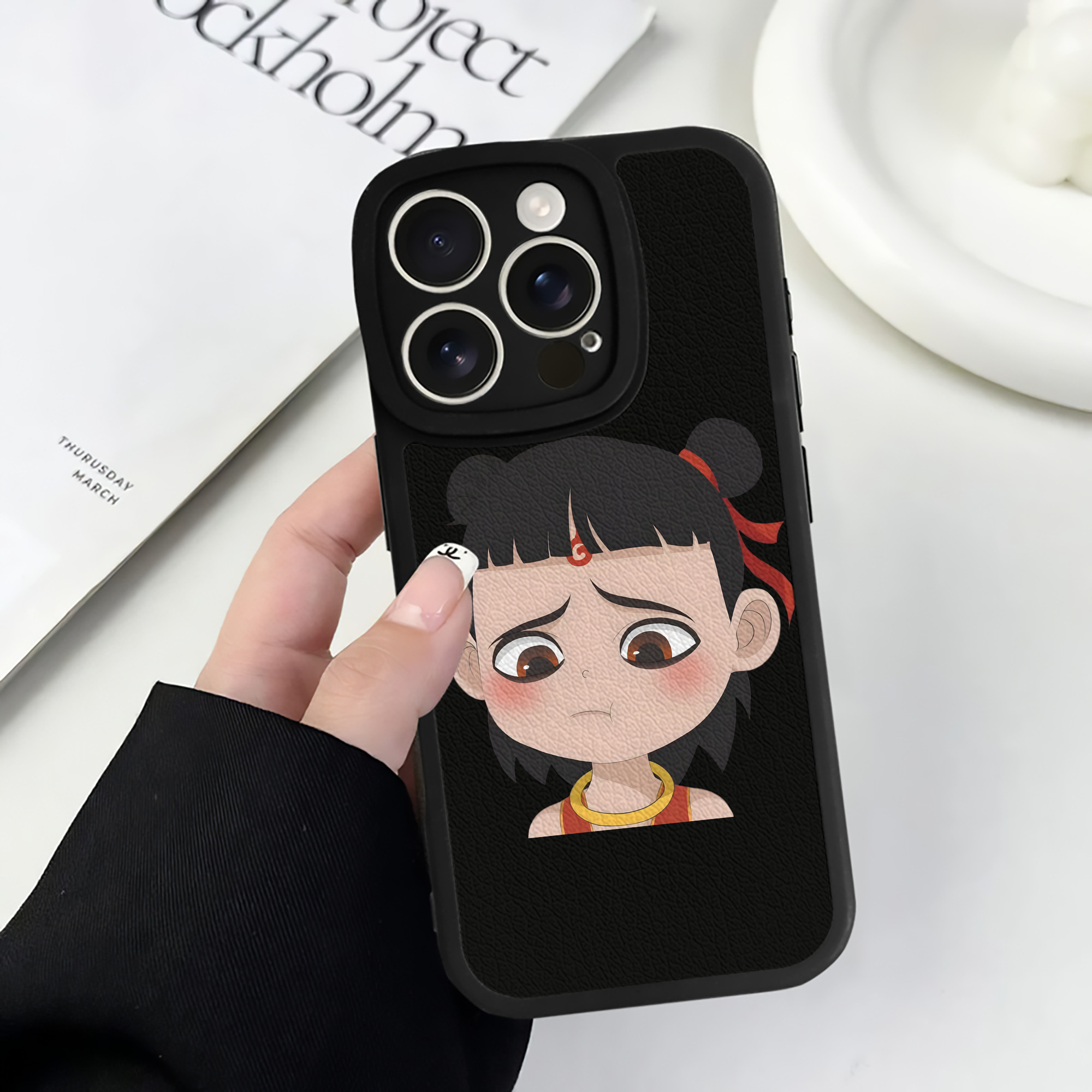 （画像用） Ne Zha 2 ナタ 魔童の大暴れ 【iPhone 16シリーズ対応】シリコンスマホケース（レザー調） 材質：シリコン